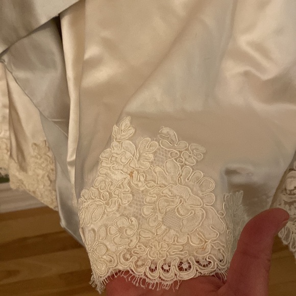 Wedding dress Les Noces Couture in Italian natural silk and lace guipure details - Picture 5 of 16